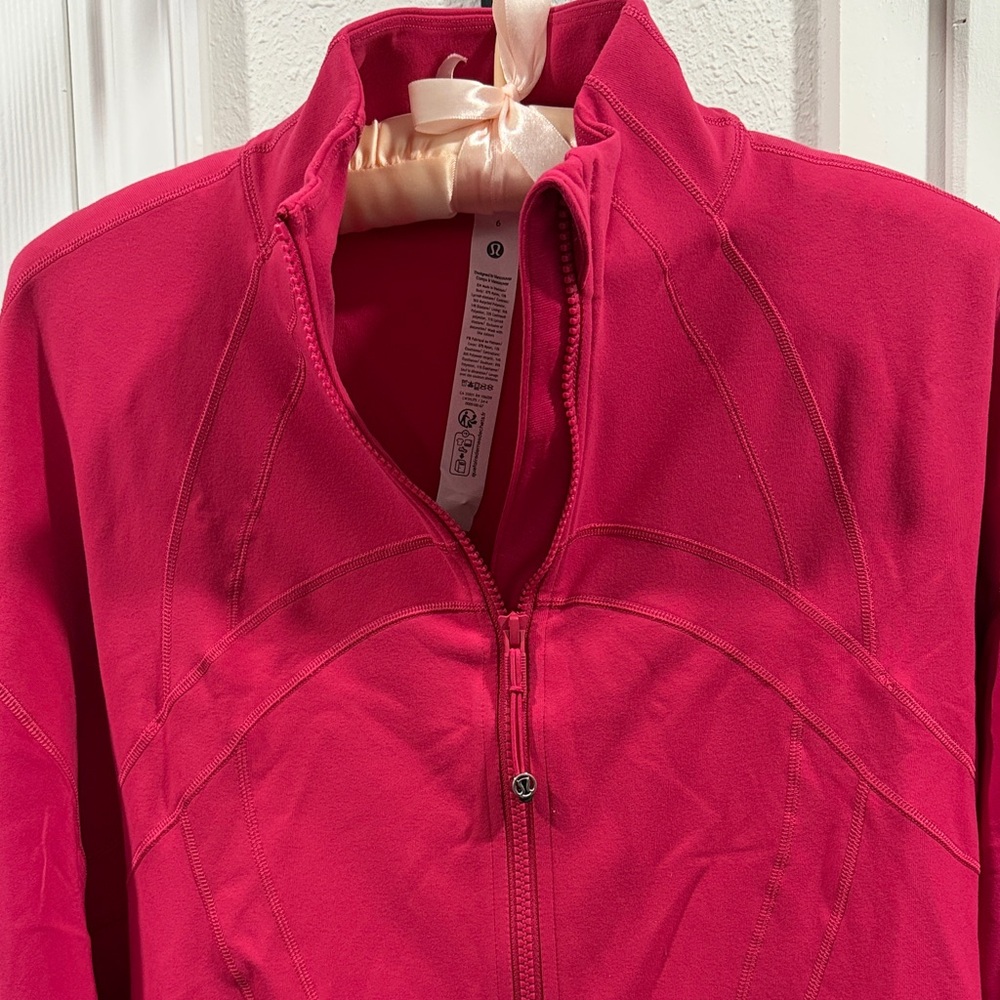 Lululemon Athletica. NWT Define Jacket relaxed fit. “Luon Passionate” Size 6